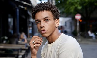 Der 19-jährige Salimou Thiam hat für sein junges Alter schon einiges an Film- und Fernseherfahrung gesammelt. - Peter Unger