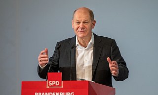 SPD-Kanzlerkandidat Olaf Scholz spricht beim Landesparteitag der SPD in Brandenburg. - Foto: Monika Skolimowska/dpa-Zentralbild/dpa