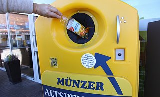 Seit April stehen die knallgelben Sammelboxen der Firma Münzer aus Österreich an verschiedenen Orten in der Gemeinde. Bislang wurden knapp 1.200 Kilogramm Fett gesammelt. - Björn Kenter