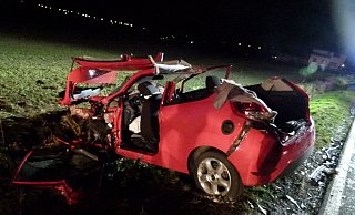 Das Auto wurde beim Zusammenprall zerstört. - Polizei Minden-Lübbecke