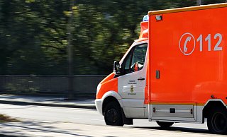 Die Rollstuhlfahrerin wird medizinisch versorgt. - Pixabay