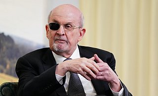 Rushdie sprach mit dem Magazin «Tatler» über das Attentat. (Archivbild) - Jacob King/PA Wire/dpa