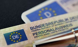 Der elektronische Personalausweis («ePerso») spielt bei der Digitalisierung der Verwaltung eine entscheidende Rolle. - Marijan Murat/dpa