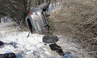 Das Auto war nach dem Unfall auf der A2 bei Veltheim nicht mehr fahrbereit. - Polizei