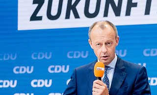 Friedrich Merz spricht bei der Vorstellung des «Zukunftsteams» der Union in der CDU-Parteizentrale. (Archivbild). - Foto: Christoph Soeder/dpa