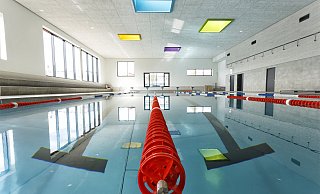 Das große Becken des neuen Verler Hallenbades ist mit fünf Bahnen mit jeweils 25 Meter Länge ausgestattet. Die Breite beträgt zwölf Meter. - Roland Thöring