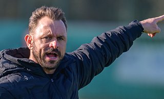 Sebastian Klaßes, Trainer des TuS Ahmsen, ist sehr engagiert. - Egon Penner