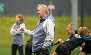 Horst Hrubesch leitet das Training des Frauen-Nationalteams. - Thomas Frey/dpa