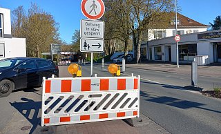 Freie Fahrt nur von Bünde aus. Für Autos aus Richtung Herford ist die Bahnbrücke in Schweicheln gesperrt. - Björn Kenter
