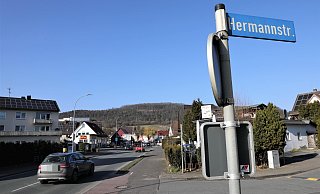 Ab Hermannstraße stadtauswärts soll die Fahrbahn in vier Bauabschnitten saniert werden. - Simone Flörke