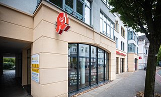 Schweren Herzens schließt Julie Hillert ihre Apotheke im Bielefelder Westen. - Mueller
