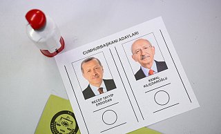 Recep Tayyiper Erdogan (l.) vs. Kemal Kilicdaroglu: Ein Wahlzettel für die türkische Stichwahl um die Präsidentschaft. - Julian Stratenschulte/dpa