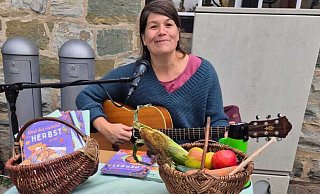 So wie hier jüngst in Oelde, liest die Nieheimer Naturpädagogin Dorothea Ahlemeyer bald auch in Steinheim aus ihrem neuesten Buch. Der Termin steht schon fest. - Privat