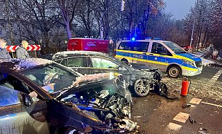 Auf der Kreuzung Nordstraße/Löffelmannweg in Höhe der Bahnbrücke am Dr.-Rörig-Damm wurden am Montagnachmittag drei Personen verletzt. - Ralph Meyer