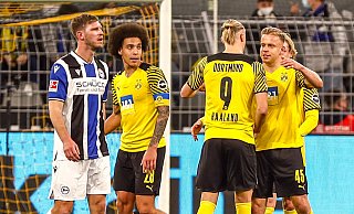 Fabian Klos (l.) erlebte 2022 mit Arminia eine Auswärtsreise nach Dortmund, die er nicht mehr vergessen wird. - IMAGO/Eibner Fabian Klos (l.) erlebte 2022 mit Arminia eine Auswärtsreise nach Dortmund, die er nicht mehr vergessen wird. - IMAGO/Eibner