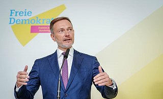 Endgültige Abschaffung des Solidaritätszuschlags auch für Vielverdiener und Stopp aller neuen Regulierungen: Finanzminister Lindner kommt mit einem neuen Forderungspapier. - Kay Nietfeld/dpa