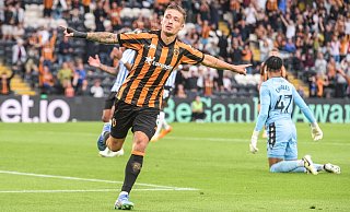 Marvin Mehlem, der hier im Carabao-Cup-Spiel gegen Sheffield Wednesday über seinen ersten und bislang einzigen Pflichtspieltreffer für Hull City jubelt, trägt in der Rückrunde das Trikot des SC Paderborn. - Imago Images