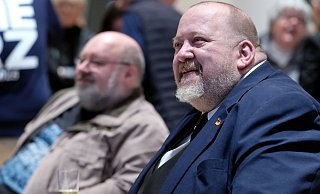 AfD-Kandidat Kai Röchter (r.) hat es bei den Erststimmen im Kreis Gütersloh auf Anhieb auf den dritten Platz geschafft, bei den Zweitstimmen ist die AfD sogar zweitstärkste Kraft geworden. - Andreas Frücht AfD-Kandidat Kai Röchter (r.) hat es bei den Erststimmen im Kreis Gütersloh auf Anhieb auf den dritten Platz geschafft, bei den Zweitstimmen ist die AfD sogar zweitstärkste Kraft geworden. - Andreas Frücht