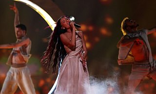 Eden Golan (M) aus Israel mit dem Titel «Hurricane» auf der Bühne beim Finale des Eurovision Song Contest 2024. - Jens Büttner/dpa