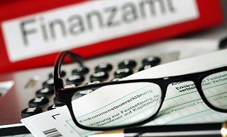 Frisst viel Zeit: Bürokatische Hürden gibt es zahlreiche für die Vereine, das Finanzamt stellt besonders hohe Hindernisse auf, berichten Vereinschefs aus dem Kreis Höxter. - Oliver Berg/dpa