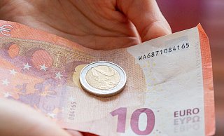 12 Euro - dieser Betrag ist bisher der Mindestlohn in Deutschland. - Fernando Gutierrez-Juarez/dpa-Zentralbild/dpa