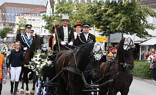 Nach dem gelungenen Festball am Samstagabend folgte am Sonntag die prunkvolle Parade und der Generalmarsch durch die Stadt. - Torsten Wegener