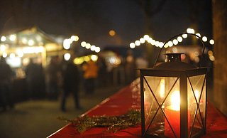 Stimmungsvolles Licht beim Adventsmarkt Mennighüffen. - SANDRA C. SIEGEMUND