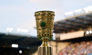 Um diese Trophäe spielen die Teams im DFB-Pokal. - Bernd Thissen/dpa