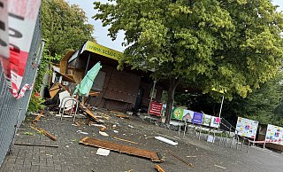 Der hölzerne Grill-Stand auf dem Gelände des Sportplatzes Sudbrack wurde bei der Explosion komplett zerstört. - Paul Brinkmann