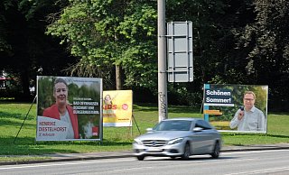 Einen schönen Sommer wünscht Bürgermeister Lars Bökenkröger. Seine Herausforderin Henrike Diestelhorst stellt sich schon mal vor, wie es wäre, stünde eine Frau an der Spitze der Kurstadt. - Thorsten Gödecker Einen schönen Sommer wünscht Bürgermeister Lars Bökenkröger. Seine Herausforderin Henrike Diestelhorst stellt sich schon mal vor, wie es wäre, stünde eine Frau an der Spitze der Kurstadt. - Thorsten Gödecker