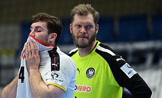 Deutschlands Johannes Golla (l) und Deutschlands Torhüter Johannes Bitter sind enttäuscht. - Foto: Marijan Murat/dpa