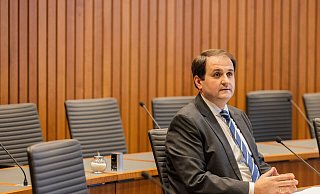 Nathanael Liminski, Chef der Staatskanzlei, äußerte sich am Freitag im U-Ausschuss. - dpa