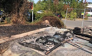 Zwei Dixi-Klos gingen an der Apfelstraße in Flammen auf. - Jürgen Mahncke