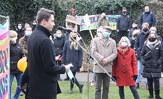 Mehr als 700 AfD-Gegner haben friedlich auf dem Wall protestiert. - Burkhard Battran
