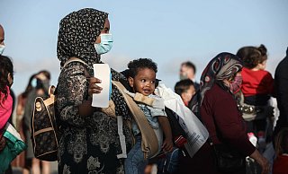 Die ersten anerkannten Flüchtlinge sind in Deutschland eingetroffen. - imago images/ANE Edition