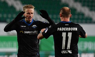 Neuzugang Chris Führich (l.) war unterm Strich der beste Paderborner Offensiv-Akteur der Hinrunde. Hier jubelt er mit Vorlagengeber Sven Michel über seinen 1:1-Treffer in Fürth. - picture alliance