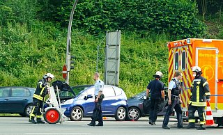 Unfall mit drei Fahrzeugen auf der Lageschen Straße stadtauswärts kurz hinter dem Ostring. - Peter Unger