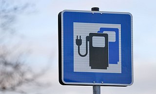 Antrieb aus der Steckdose: Die hohe staatliche Förderung beim Kauf von Elektroautos hat im vergangenen Jahr zu einem Antragsrekord geführt. - Foto: Jan Woitas/dpa-Zentralbild/dpa