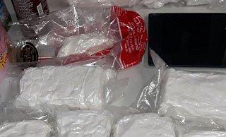 Beachtlicher Fund: Bei einer Kontrolle auf der A2 bei Porta Westfalica entdeckte die Autobahnpolizei Bielefeld 15 Kilogramm Amphetamine im Kofferraum eines Saab. - Polizei Minden-Lübbecke