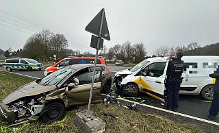 Der Fahrer des Ford wurde schwer verletzt. - Claus Frickemeier