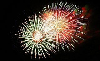 Feuerwerke sind an Silvester im privaten Rahmen nicht verboten. Das Abbrennen von Pyrotechnik bleibt mit Blick auf die Belastung der Krankenhäuser jedoch zumindest fragwürdig. - Symbolbild/Pixabay