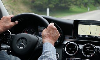 Wie sicher ist man im Alter noch mit dem Pkw unterwegs? - (Symbolbild) Pixabay