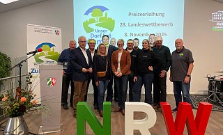 Die Vertreter der drei Orte aus dem Kreis Höxter während der Preisverleihung in Haus Düsse in Bad Sassendorf. - Thomas Arens