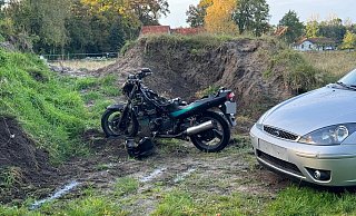 Der Fahrer war mit seinem Motorrad gegen einen Erdhügel geprallt. - Jürgen Mahncke