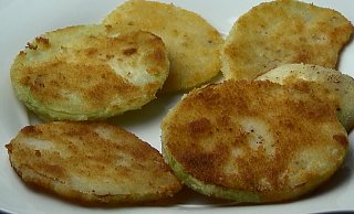 Schnitzel ohne Fleisch: Kohlrabi ist die Hauptzutat für dieses vegetarische Rezept. - Foto: Carina Chmielinski