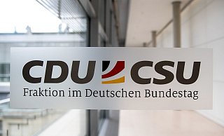 Die CDU/CSU-Bundestagsfraktion will sich als Konsequenz aus der Maskenaffäre strengere Regeln geben. - Foto: Michael Kappeler/dpa