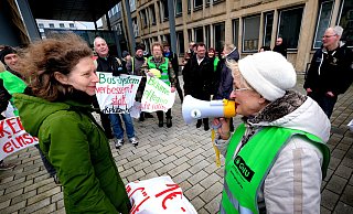 Kämpfen um jeden Baum: Anette Klee (links) und Angelika Daum sind zwei Frauen, die sich in Gütersloh für den Schutz von Natur und Umwelt einsetzen. - Andreas Frücht