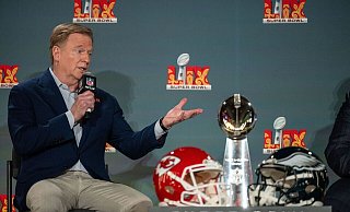 Roger Goodell arbeitet mit der NFL an einer Profi-Liga für Flag Football. - Maximilian Haupt/dpa