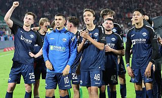 Den 2:1-Sieg in Köln werden vor allem die Zweitliga-Startelfdebütanten Luis Engelns (vorne 2. v. r.) und Adrian Bravo Sanchez (rechts hinter Engelns) wohl niemals vergessen. - IMAGO/Nordphoto