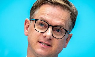CDU-Generalsekretär Linnemann übt scharfe Kritik am Vorstoß des Linken-Politikers Ramelow. (Archivbild) - Michael Kappeler/dpa